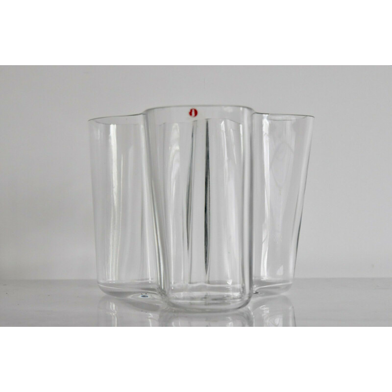 Vintage vase in transparent glass by Alvar Aalto