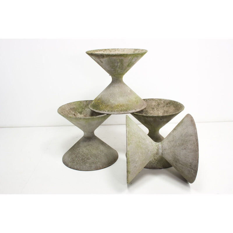 Vintage industrial Diabolo planter by Willy Guhl in grey cement 1950s