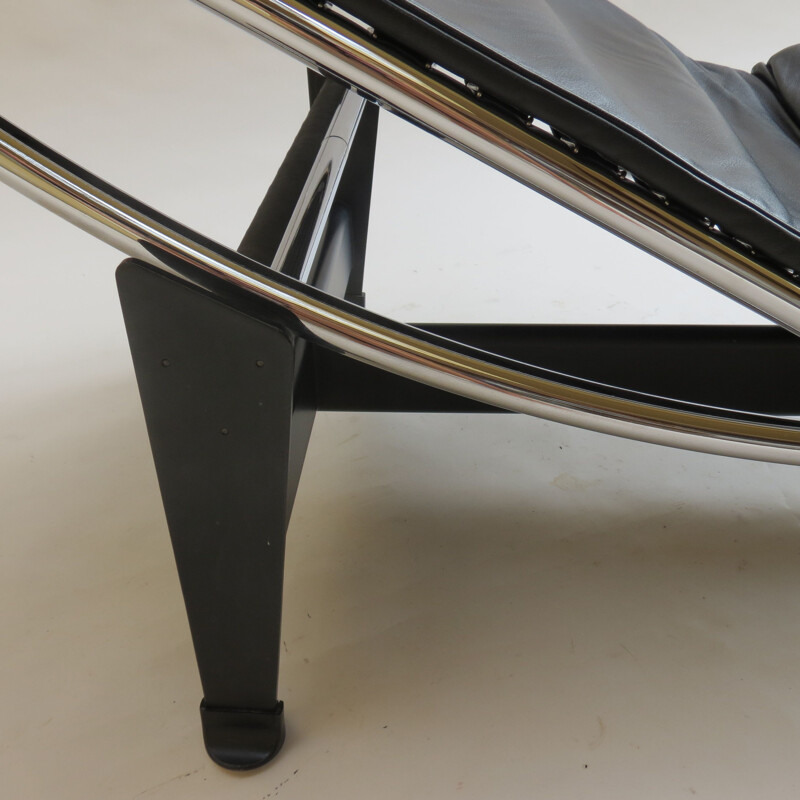 Vintage LC4 lounge chair for Cassina in black leather 1970s