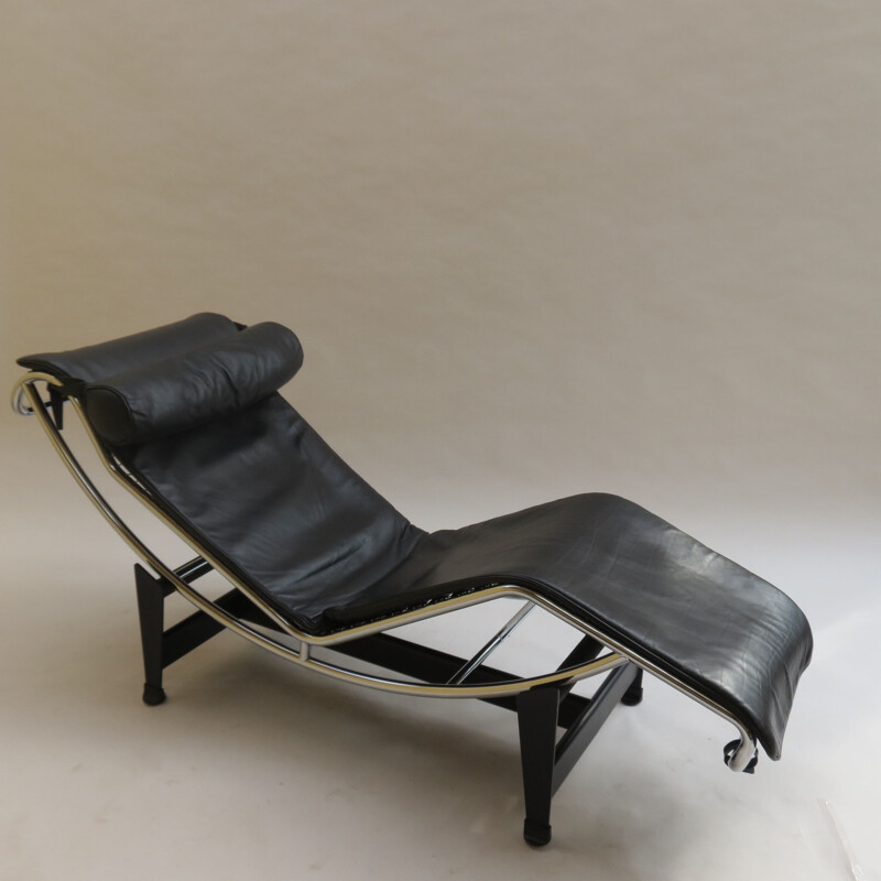 Vintage LC4 lounge chair for Cassina in black leather 1970s