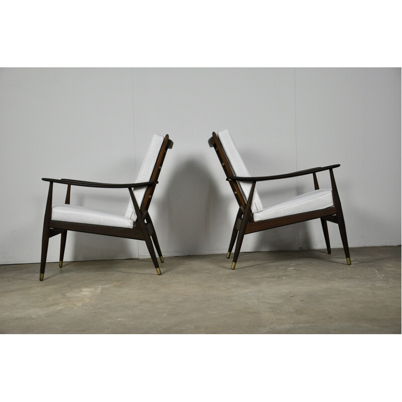 Paire de fauteuils vintage danois en tissu blanc et bois 1960