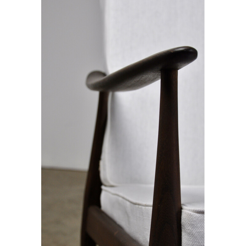 Paire de fauteuils vintage danois en tissu blanc et bois 1960