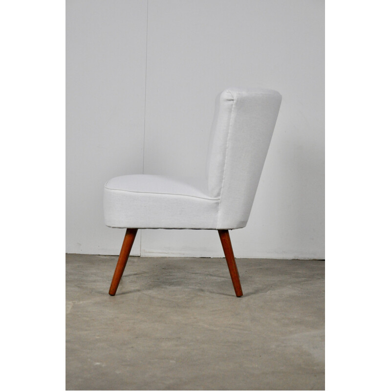 German vintage cocktail armchair in white fabric and wood 1960