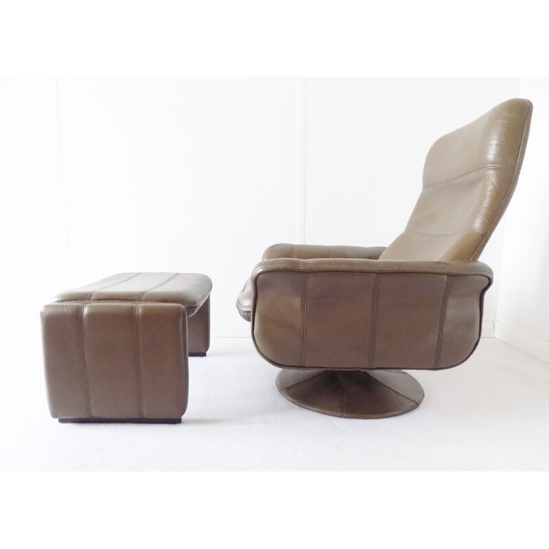 Fauteuil vintage Tulipe DS 50 par De Sede avec repose-pieds en cuir maron 1970