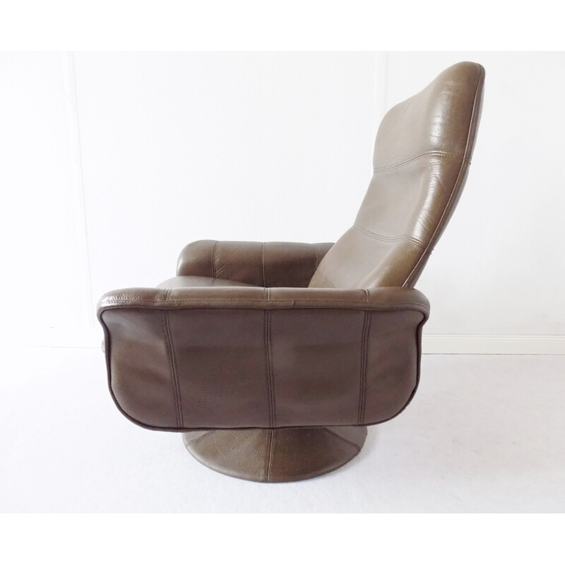 Fauteuil vintage Tulipe DS 50 par De Sede avec repose-pieds en cuir maron 1970