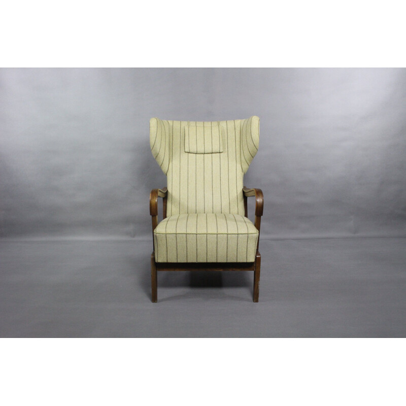 Vintage Wing chair in beige fabric