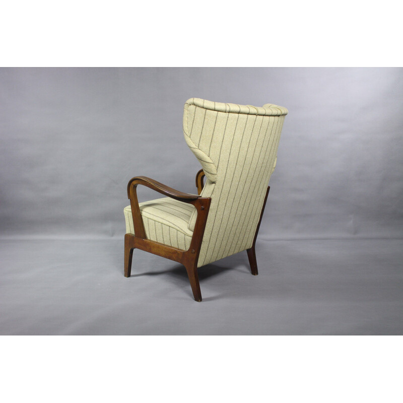 Vintage Wing chair in beige fabric