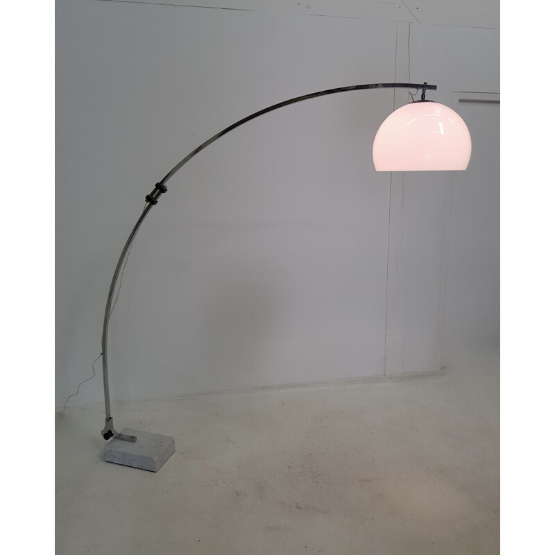 Vintage Reggiani bow floorlamp with marble base 1970
