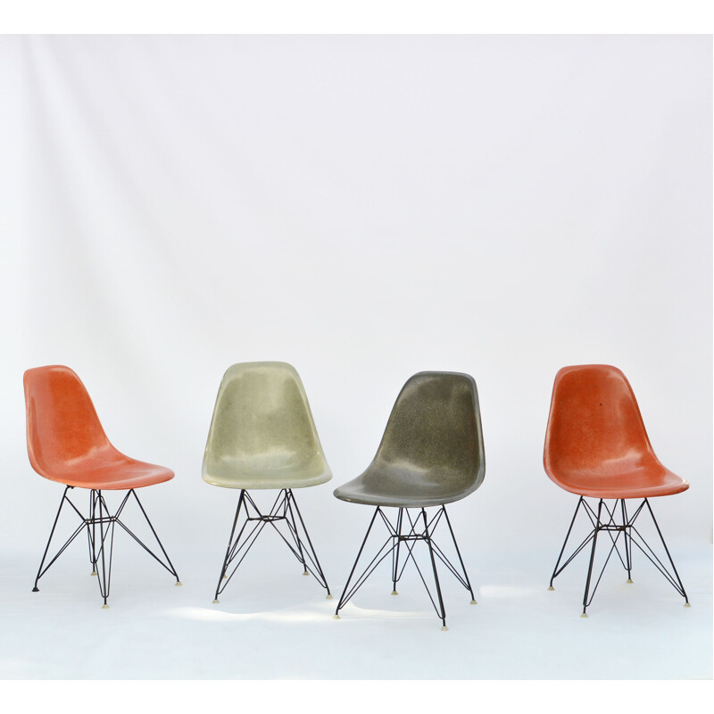 Ensemble de 4 chaises vintage Eames DSR en fibre de verre par Zenith Plastics 
