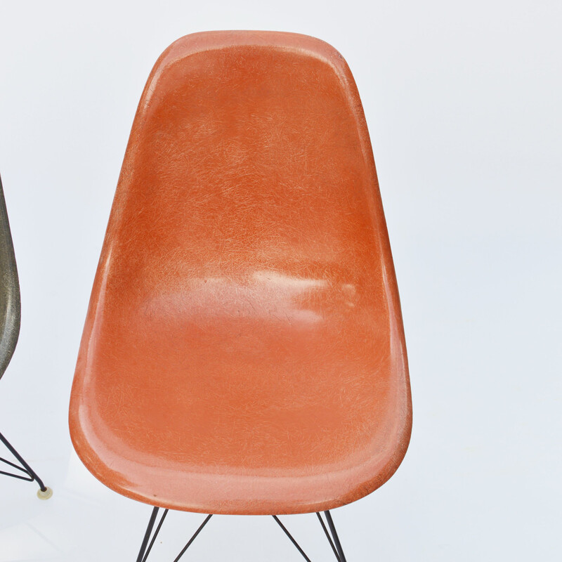 Ensemble de 4 chaises vintage Eames DSR en fibre de verre par Zenith Plastics 