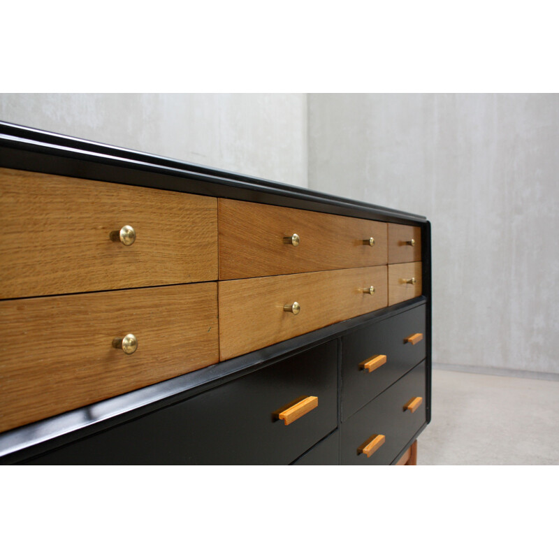 Vintage chest of drawers in oak from E-Gomme