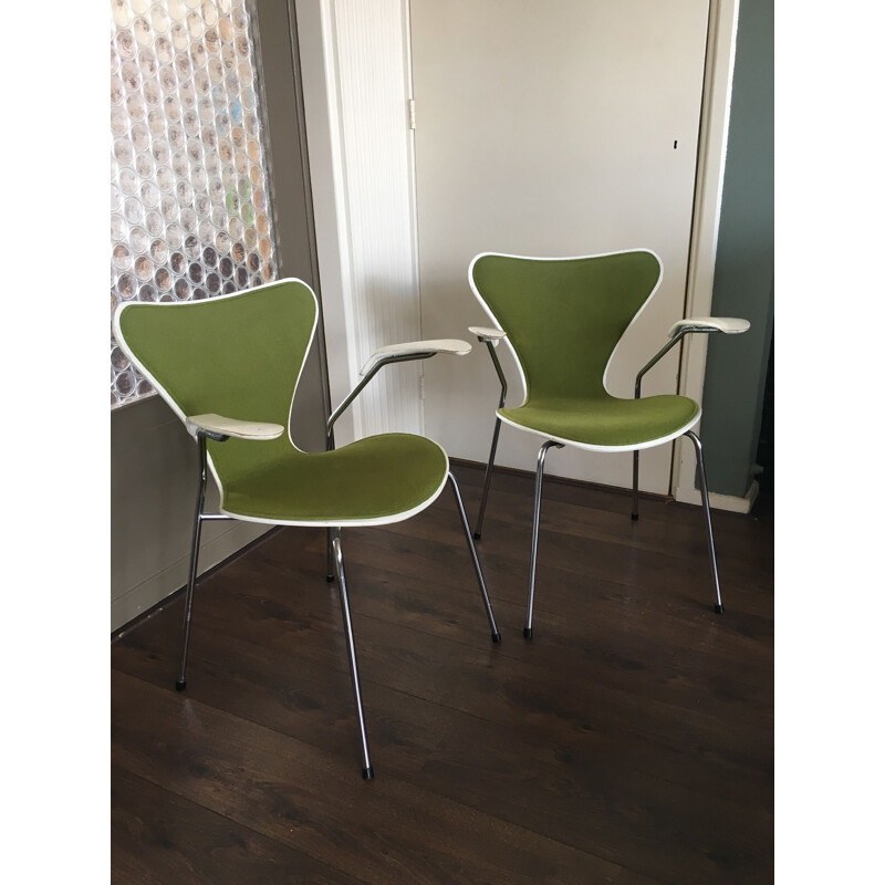 Set of 2 vintage model 3207 chairs for Fritz Hansen in green steel 1980s