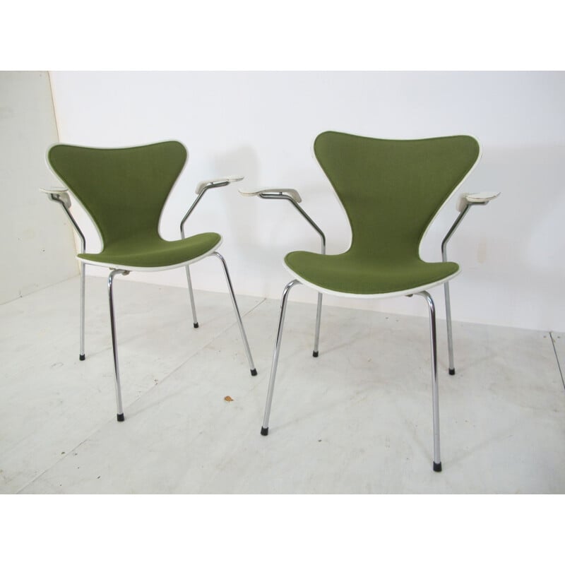 Paire de chaises vintage modèle 3207 pour Fritz Hansen en acier vert 1980