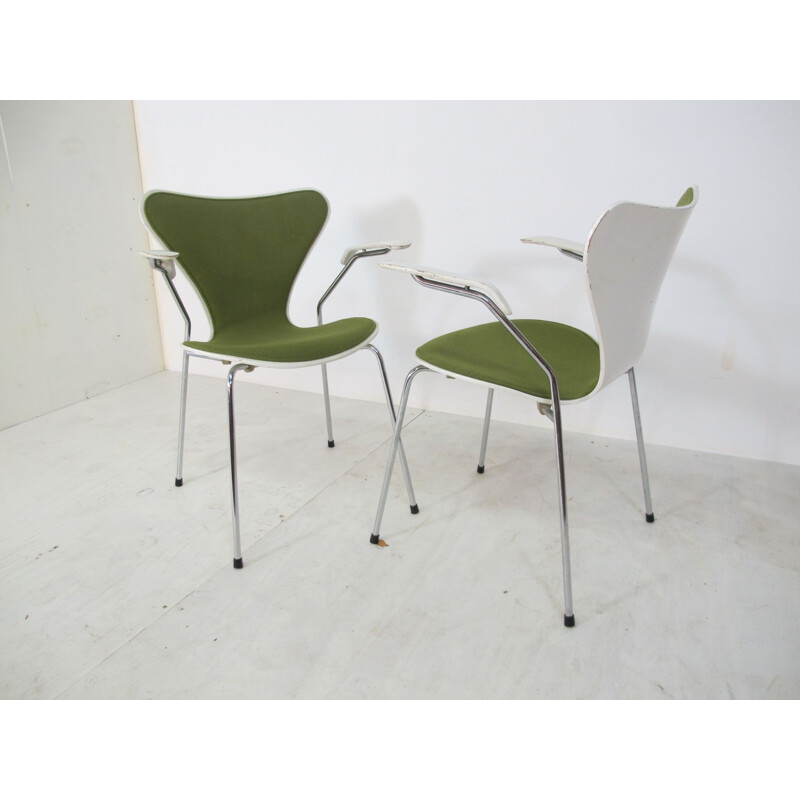 Paar vintage stoelen model 3207 voor Fritz Hansen in groen staal 1980