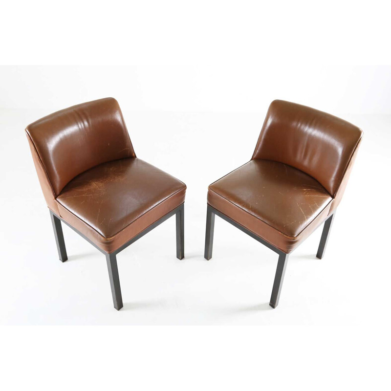 Coppia di sedie vintage in metallo nero e pelle marrone di Jules Wabbes per Le Mobilier Universel, Belgio 1965