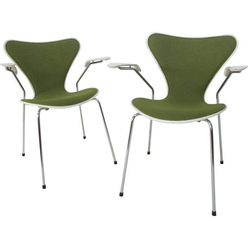 Paire de chaises vintage modèle 3207 pour Fritz Hansen en acier vert 1980