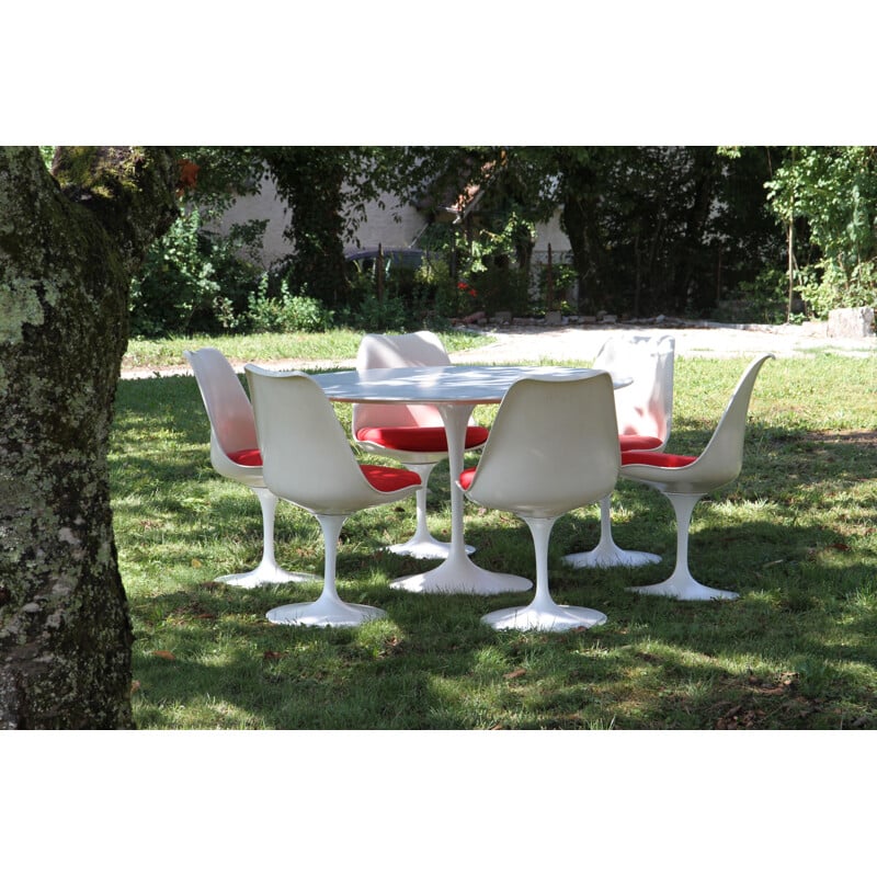 Table ronde vintage et ses 6 chaises Tulipe de Saarinen 