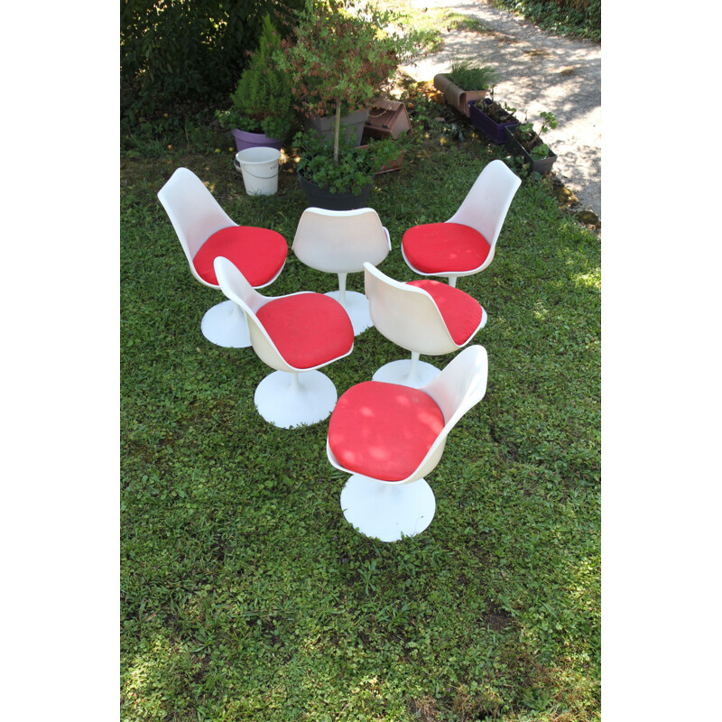 Vintage round table and 6 Tulip chairs by Saarinen 