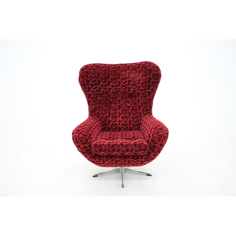 Vintage red swivel armchair 1980