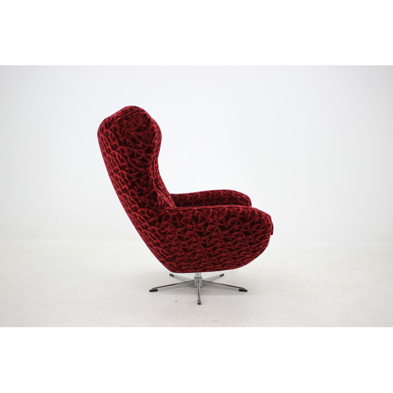 Vintage red swivel armchair 1980