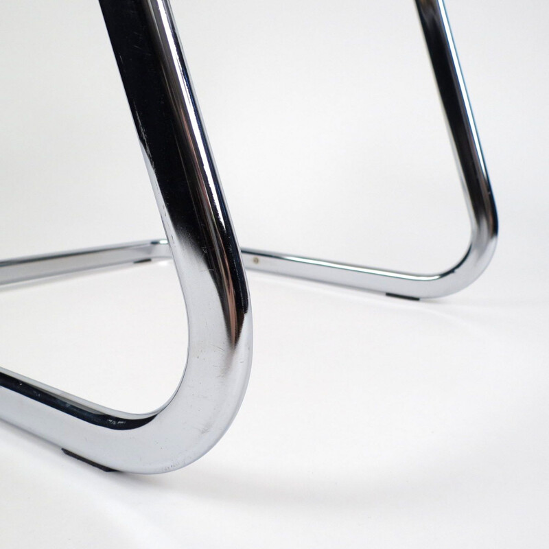 Set of 4 vintage Cantilever chairs in chromed metal