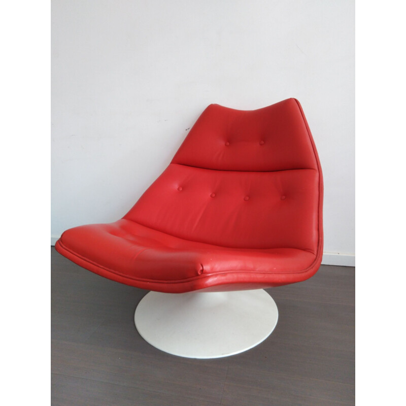 Vintage F511 lounge chair for Artifort in red leather and plastic 1960s