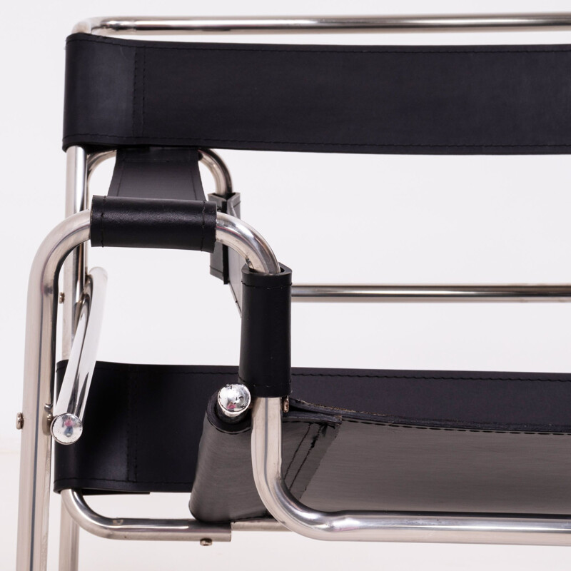 Vintage chromed tubular chair in black leather