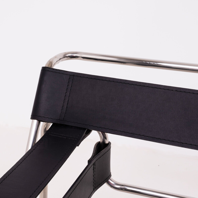 Vintage chromed tubular chair in black leather