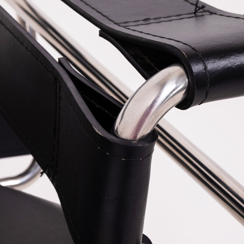 Vintage chromed tubular chair in black leather