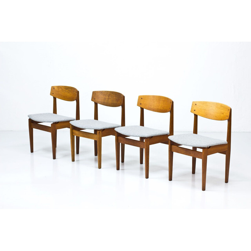 Set of 4 dining chairs in oak by Jørgen Baekmark for FDB, model 78