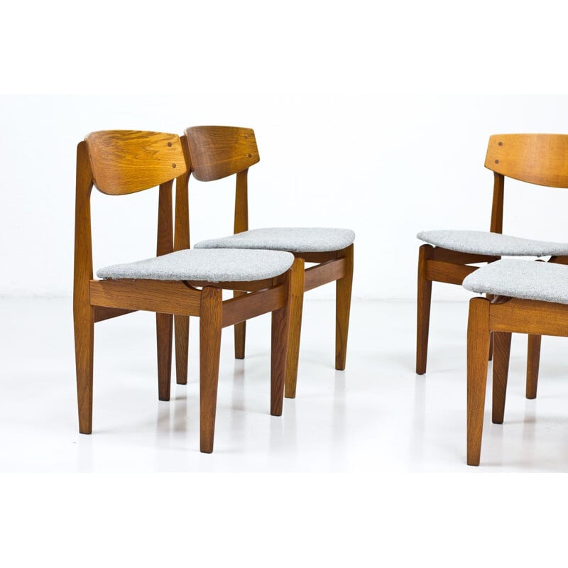 Set of 4 dining chairs in oak by Jørgen Baekmark for FDB, model 78