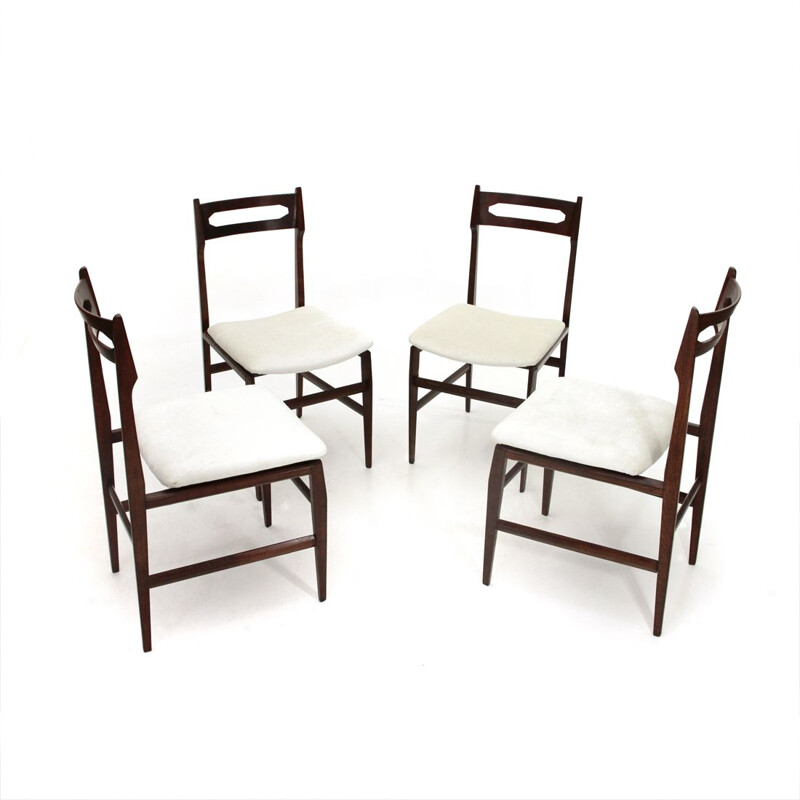 Suite de 4 chaises vintage italiennes en velours blanc et bois 1950