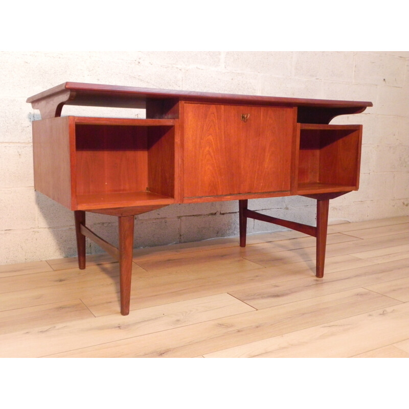 Scandinavian vintage desk in teak, Gunni OMANN - 1960s