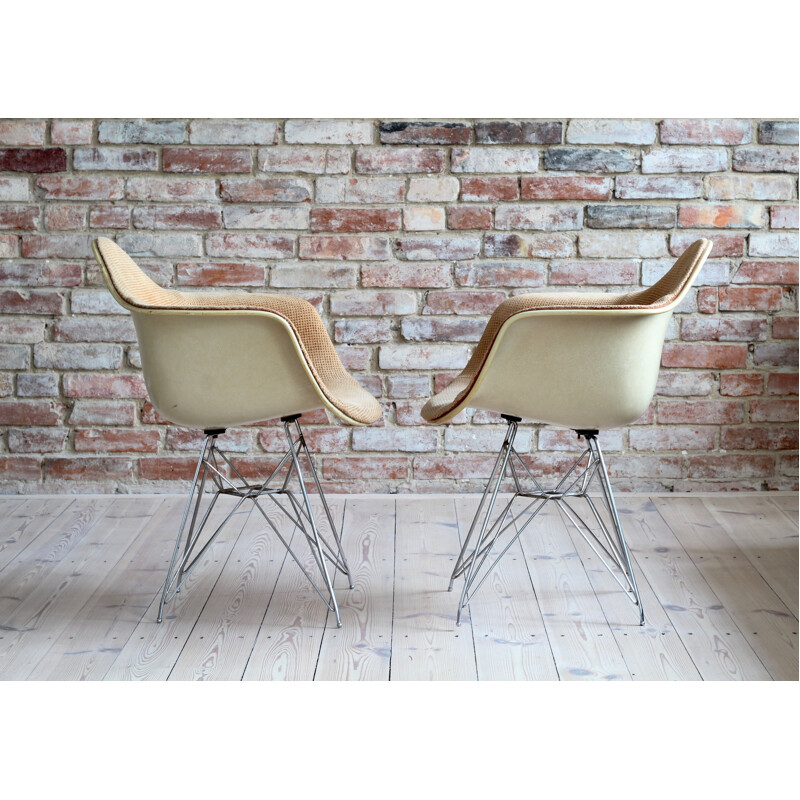 Set of 2 vintage DAR chairs by Charles & Ray Eames for Herman Miller by Zenith Plastics