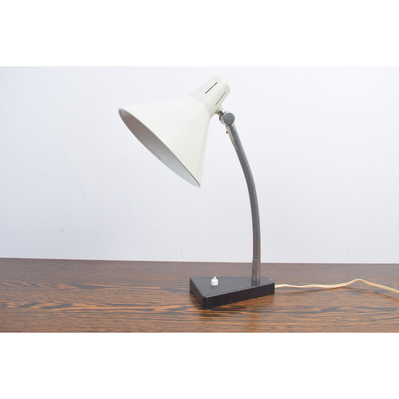 Lámpara de escritorio blanca vintage de H. Busquet para Hala Zeist, 1960
