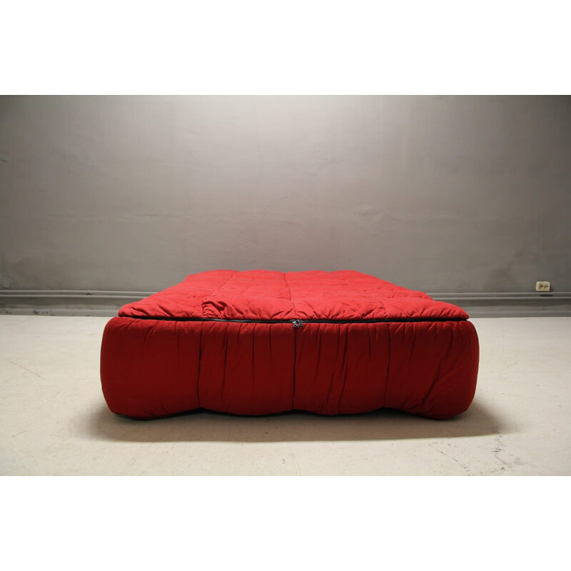 Arflex double bed in wood and red fabric, Cini BOERI - 1970s