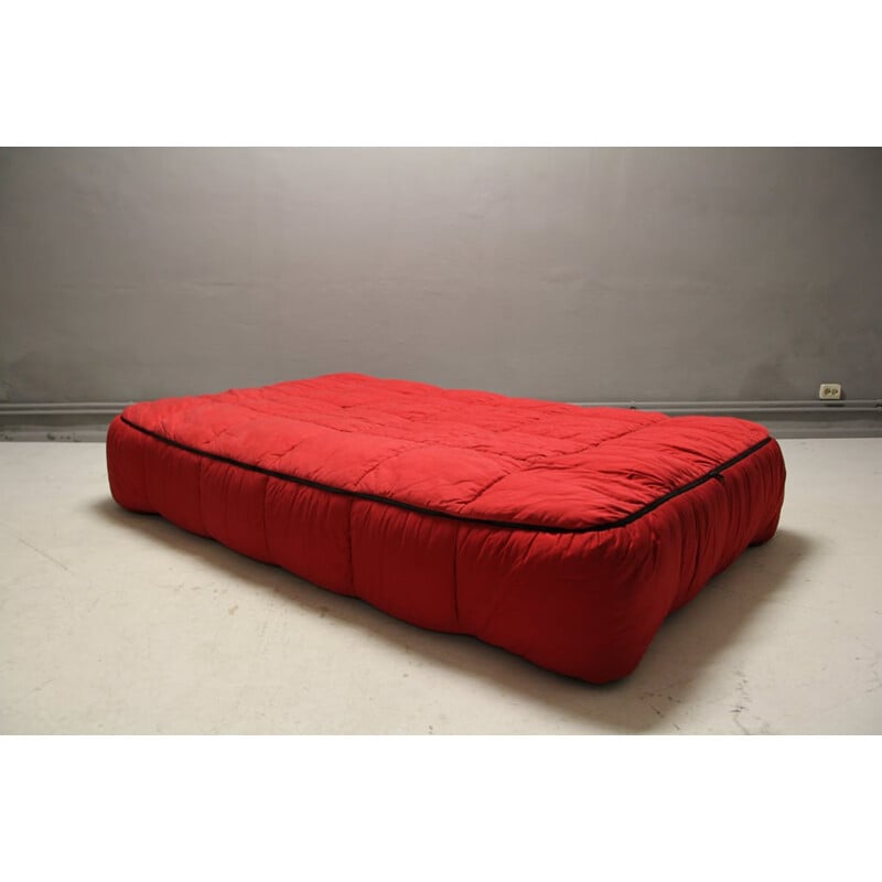 Arflex double bed in wood and red fabric, Cini BOERI - 1970s