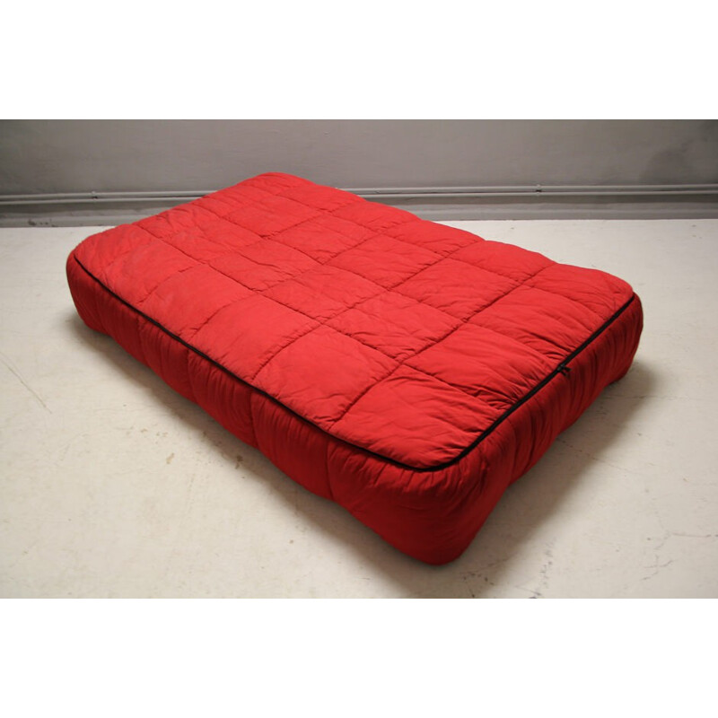 Arflex double bed in wood and red fabric, Cini BOERI - 1970s