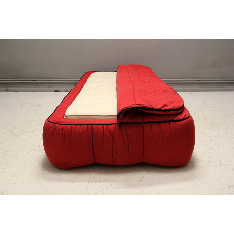 Arflex single bed in wood and red fabric, Cini BOERI - 1970s