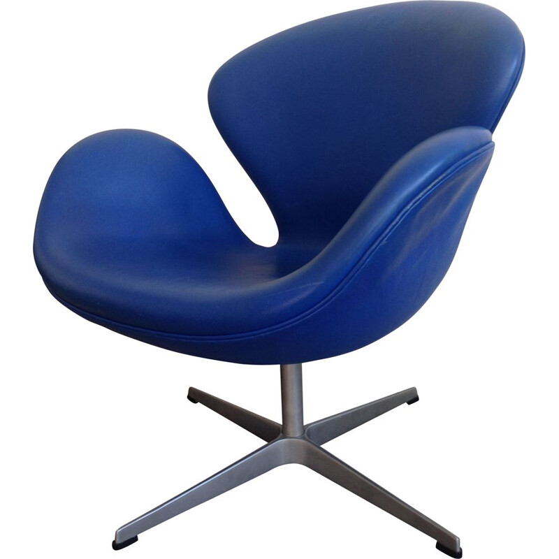 Vintage armchair for Fritz Hansen in blue leather