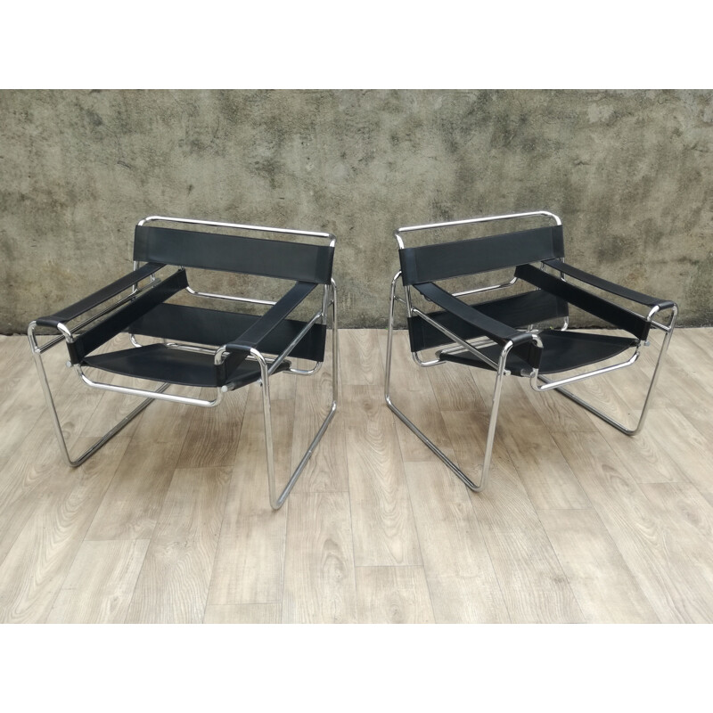 Paire de fauteuils vintage Wassily pour Gavina en cuir noir et métal 1970 