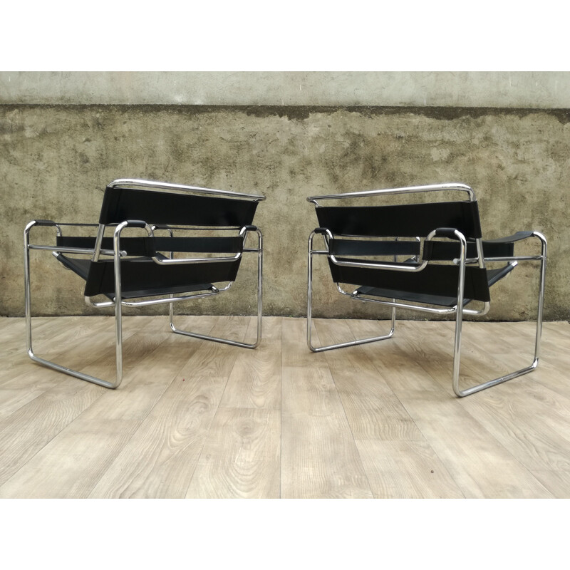 Pair of vintage Wassily armchairs for Gavina in black leather and metal 1970 