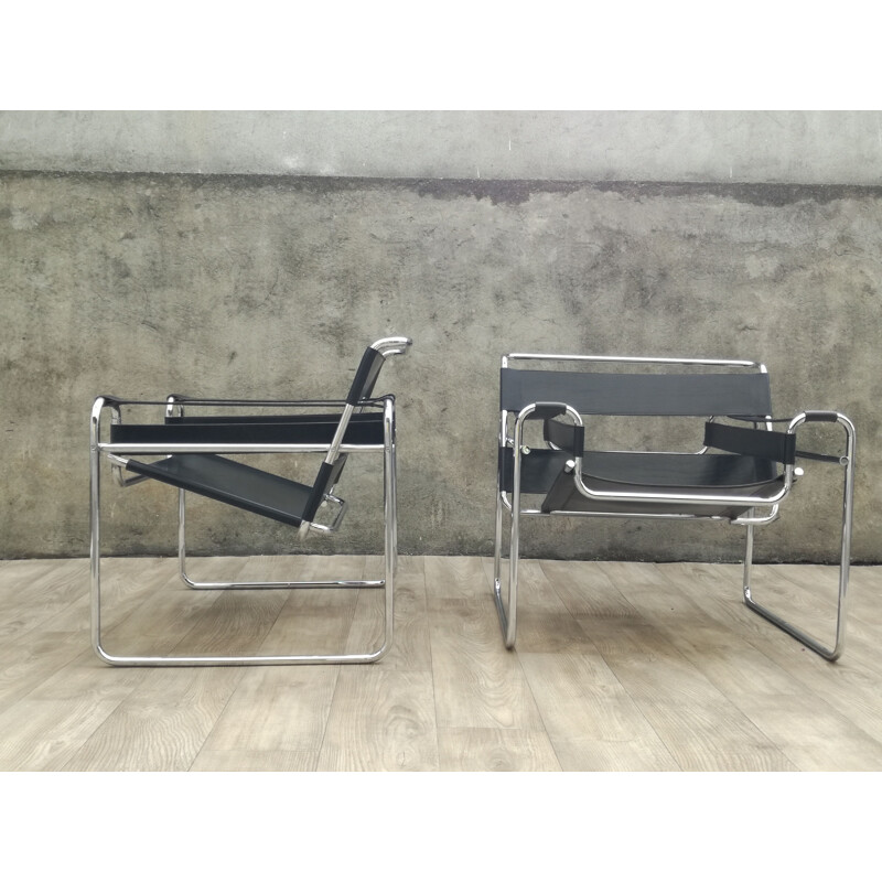 Paire de fauteuils vintage Wassily pour Gavina en cuir noir et métal 1970 
