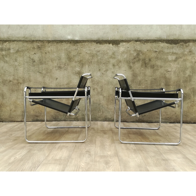 Pair of vintage Wassily armchairs for Gavina in black leather and metal 1970 