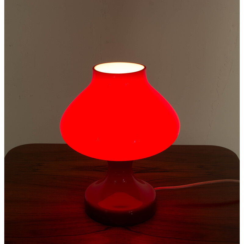 Lampe de table vintage rouge pour OPP Jihlava en verre 1970