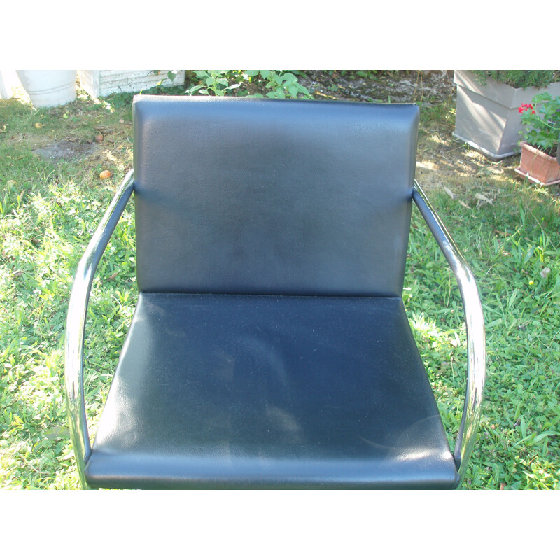 Suite de 8 fauteuils vintage en cuir noir et chrome 1970