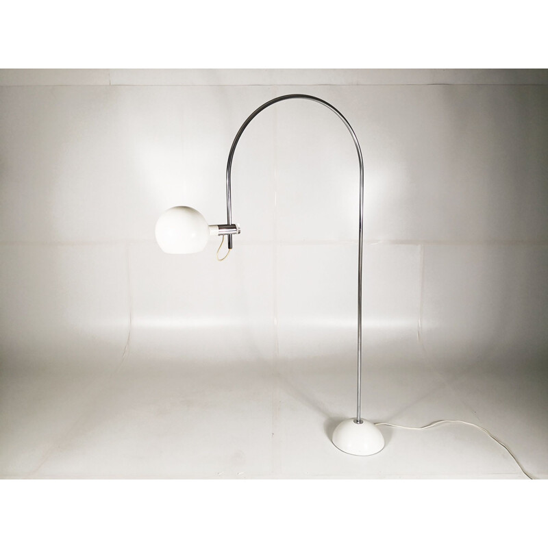 Lampe vintage Arc pour Cosack Leuchten en plexiglas blanc et acier 1960