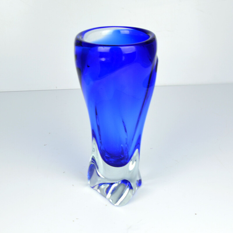 Jarrón vintage de cristal azul de J. Beranek Skrdlovice, Checoslovaquia 1960