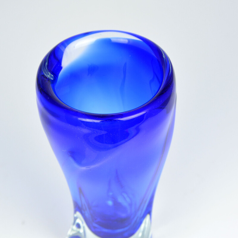 Vaso de vidro azul vintage de J. Beranek Skrdlovice, Checoslováquia 1960