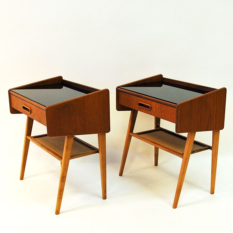 Paire de tables de chevet vintage en teck et verre Suède années 1960